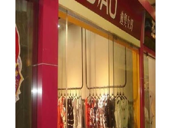 迪奥女郎女装店铺展示