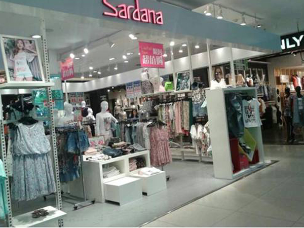 萨达纳女装店铺展示