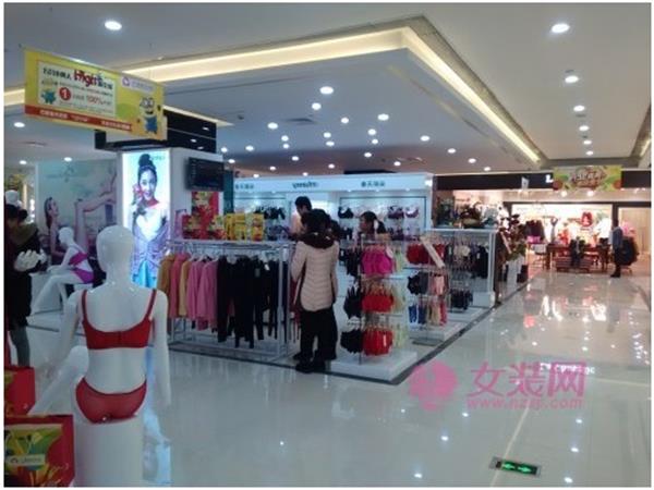 春天瑞朵女装店铺展示