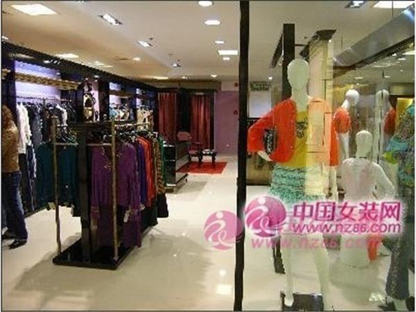 摩登彩意女装店铺展示