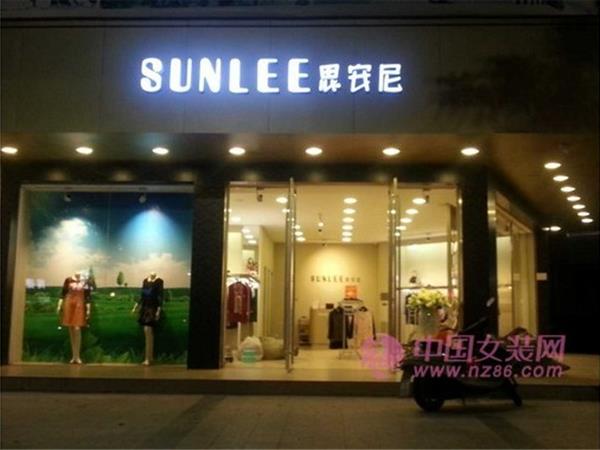 思安尼女装店铺展示