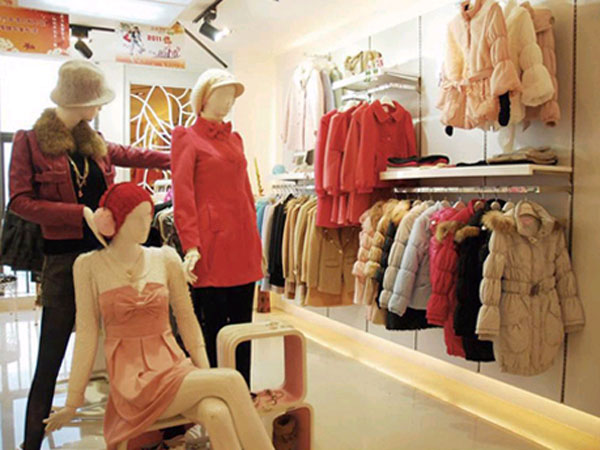 卖兜兜时尚女装店铺展示