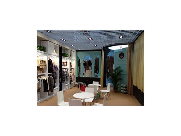 上流家族女装店铺展示