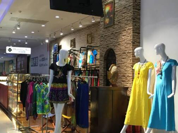 禾文阿思女装店铺展示