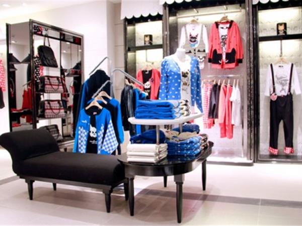 托比小黑女装店铺展示