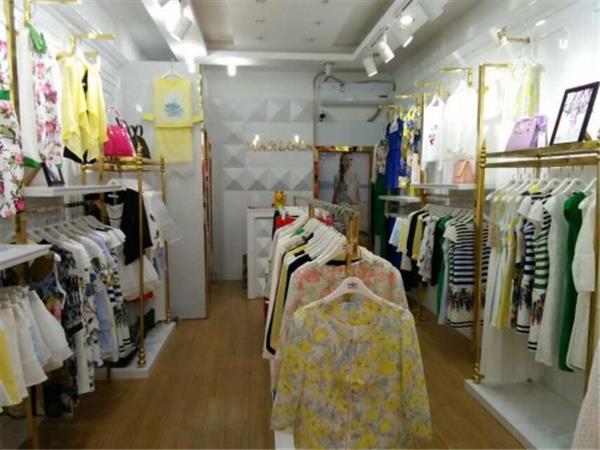 蔓露卡女装店铺展示