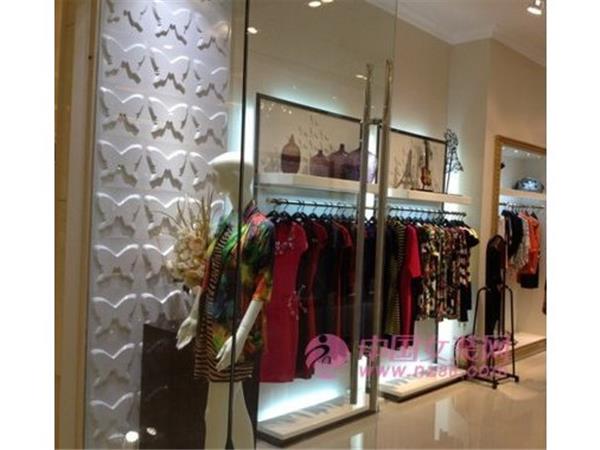 厚福黛儿女装店铺展示