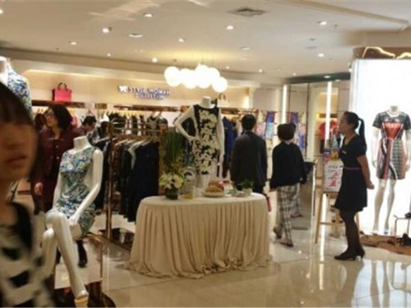 白翎风采女装店铺展示