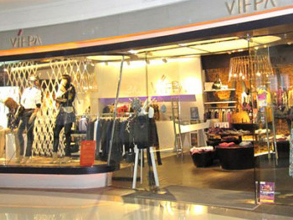 伊比莎女装店铺展示
