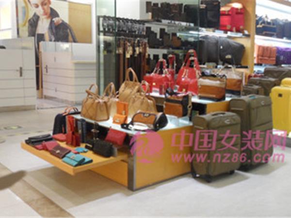 迪欧摩尼女装店铺展示