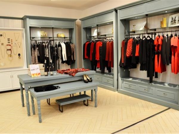 雪凡妮女裝店鋪展示