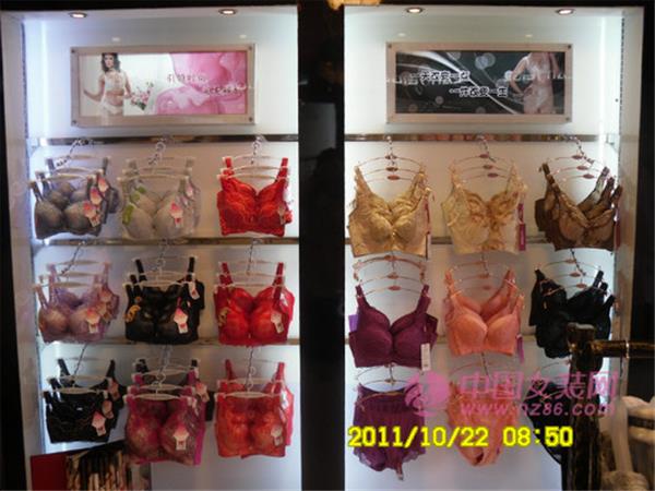 婵芝女装店铺展示