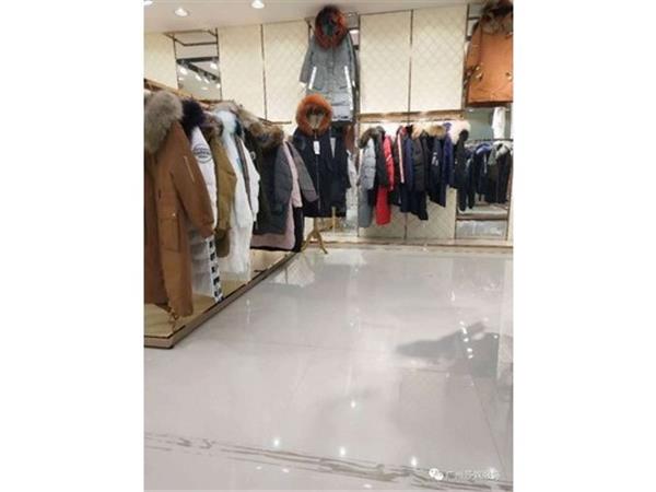 莎奴女装店铺展示