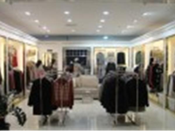 雅丹经典女装店铺展示