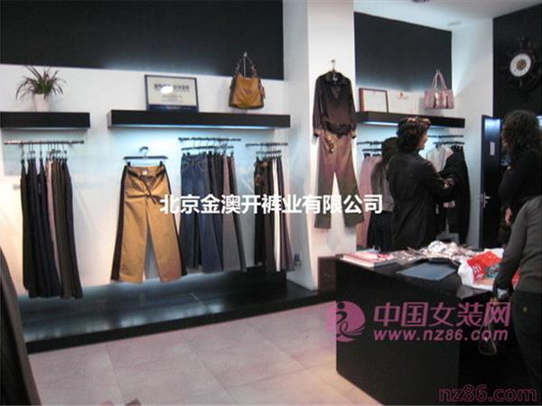 金澳开女装店铺展示