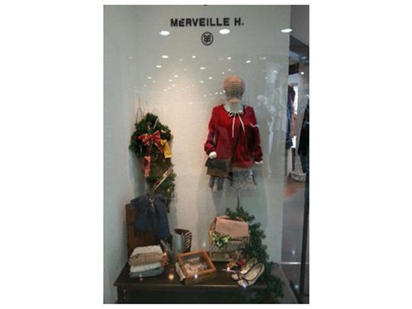 摩妃儿女装店铺展示