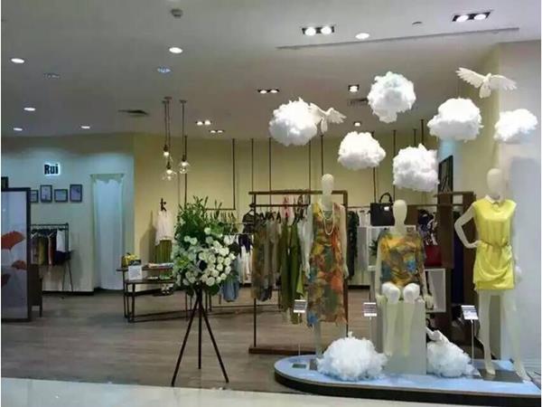 芮女裝店鋪展示