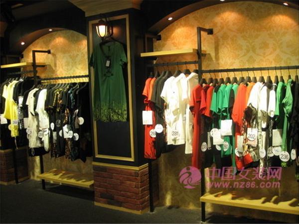 欣欣.宝贝熊女装店铺展示