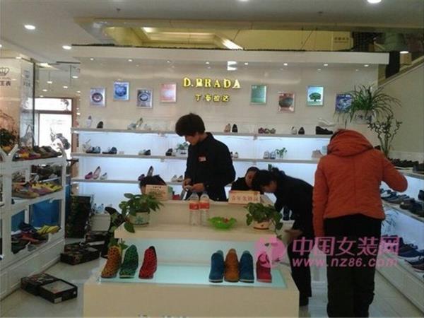 丁布拉达女装店铺展示