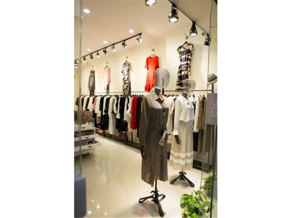贝雅颜女装店铺展示