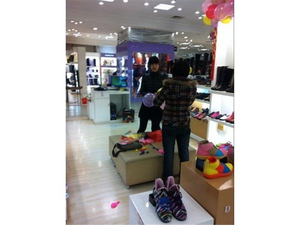 丁布拉达女装店铺展示