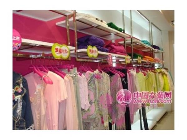 蒙乐丝女装店铺展示