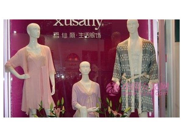 雪仙丽女装店铺展示