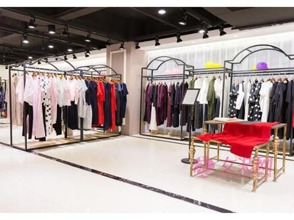 衣琳女装店铺展示