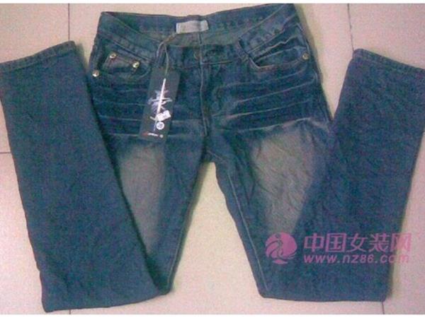 依丽女装店铺展示