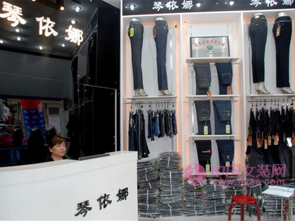 琴依娜女装店铺展示
