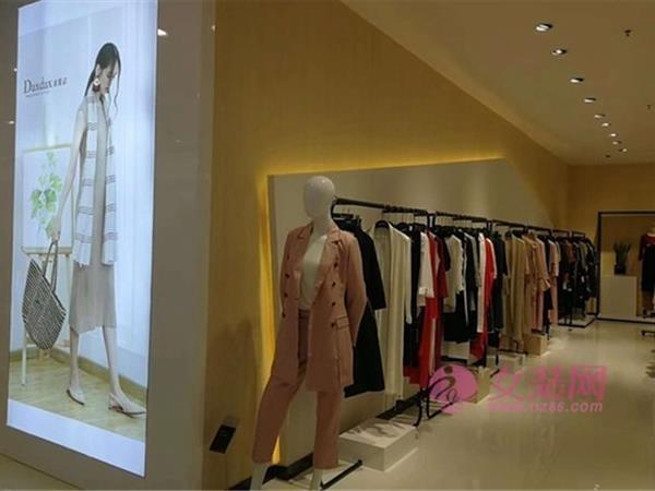 缔雅诗女装店铺展示