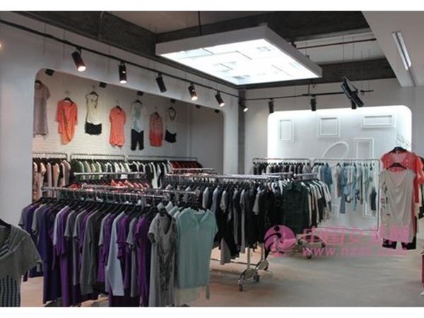 瑶利安绮女装店铺展示