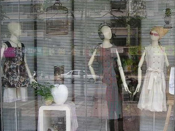 名人瑞裳女装店铺展示