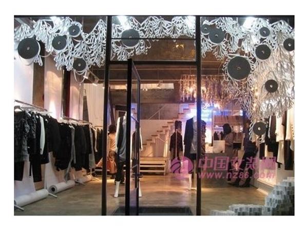 衣琳女装店铺展示