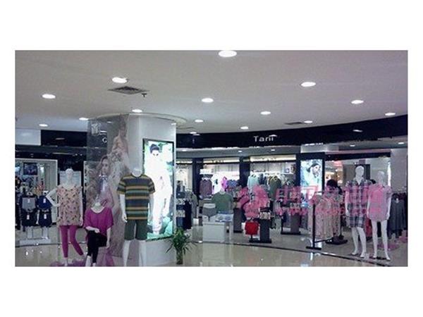 亭宜女装店铺展示