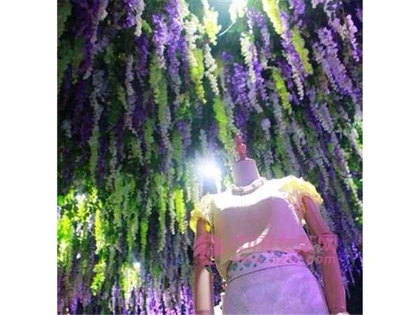 质感女装店铺展示