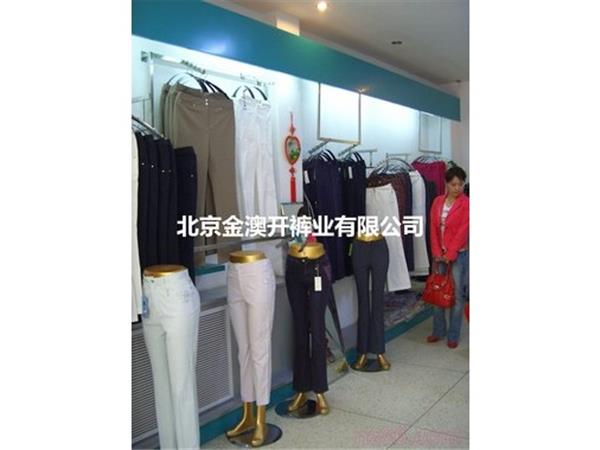 金澳开女装店铺展示