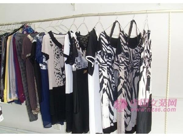 君奴丽人女装店铺展示
