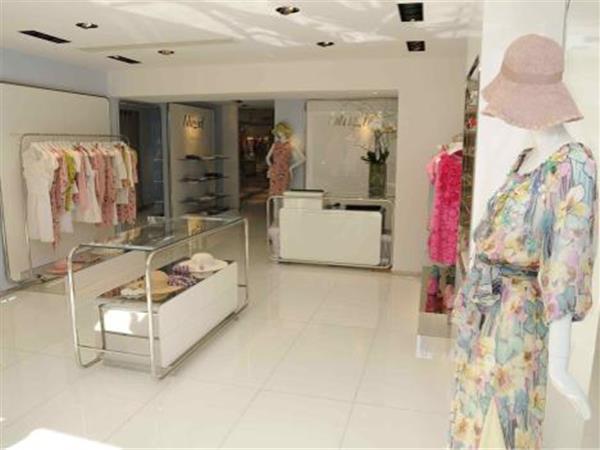 蓝色少女女装店铺展示