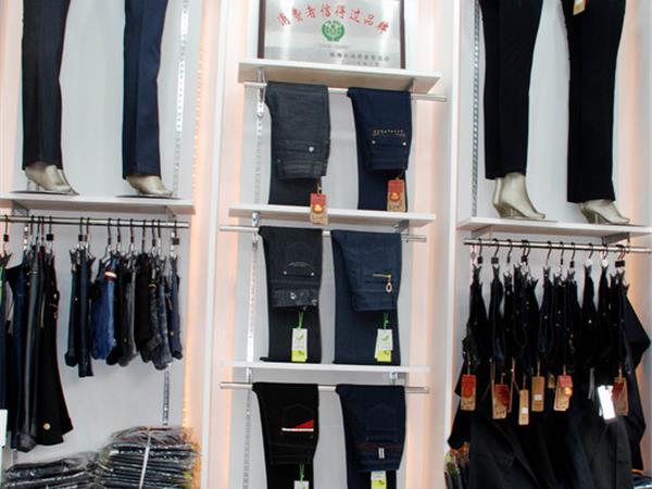 琴依娜女装店铺展示