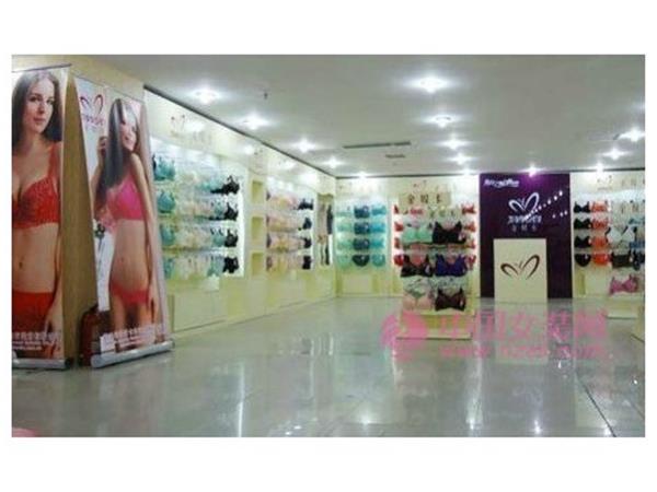 金奴卡女装店铺展示