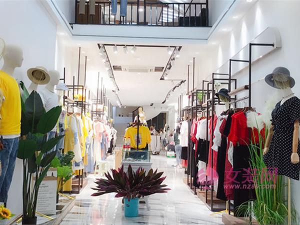 XUSU续素女装店铺展示