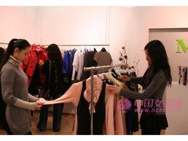 魅&middot;衣女装店铺展示