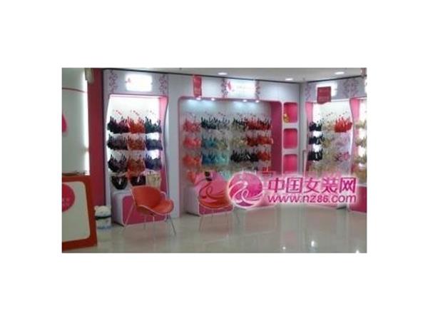 迈蒂尔女装店铺展示