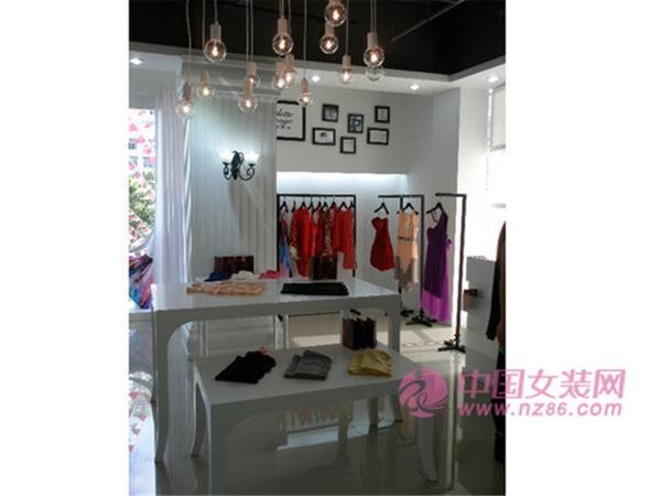 丝佳丽&middot;红女装店铺展示