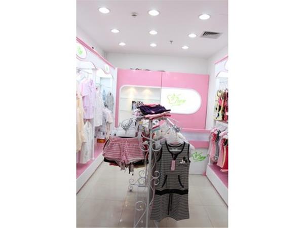 莎邦尼雅女装店铺展示
