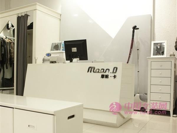 摩妮.卡儿女装店铺展示