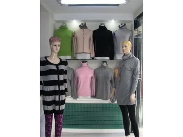 牧然美女装店铺展示