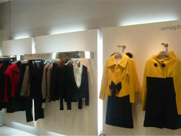 艾米雅女装店铺展示