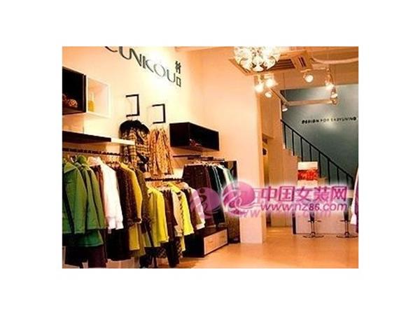 村口女装店铺展示